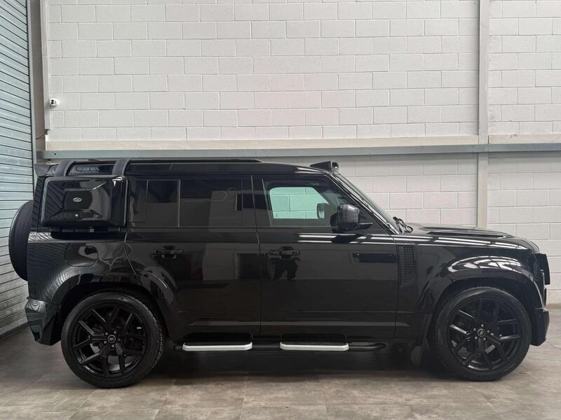 Land Rover Defender 110 view 5