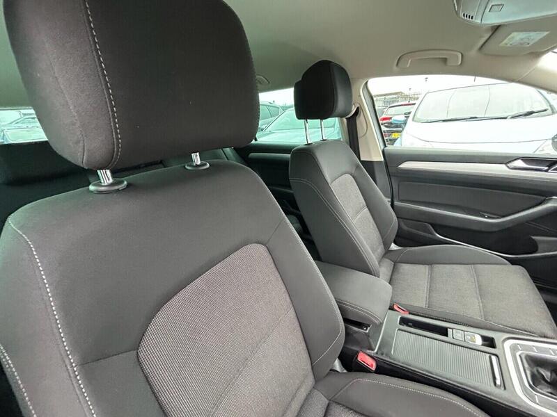 Volkswagen Passat view 7