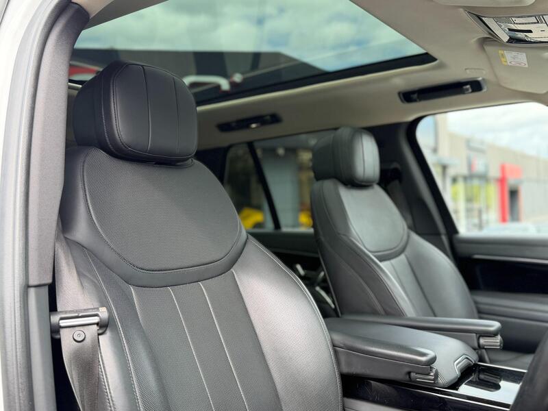 Land Rover Range Rover view 3