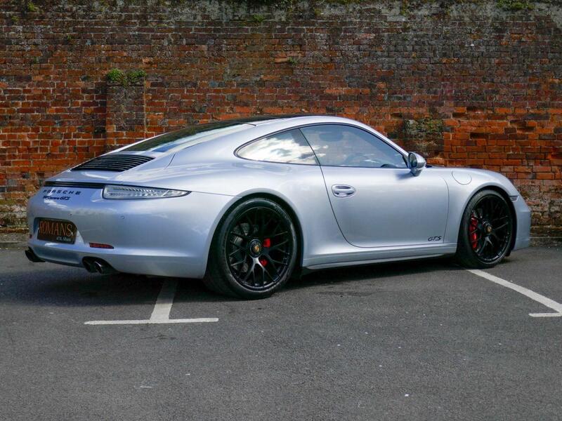 Porsche 911 view 3