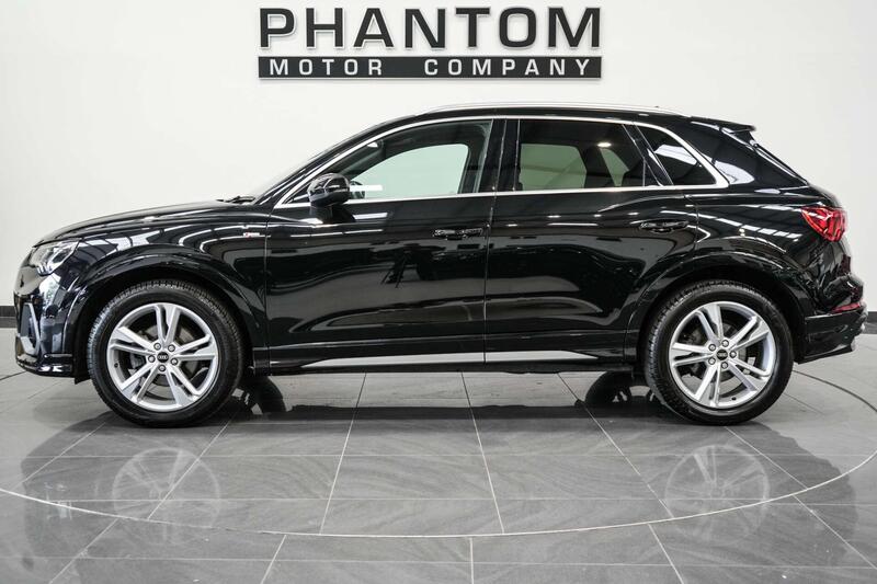 Audi Q3 view 3