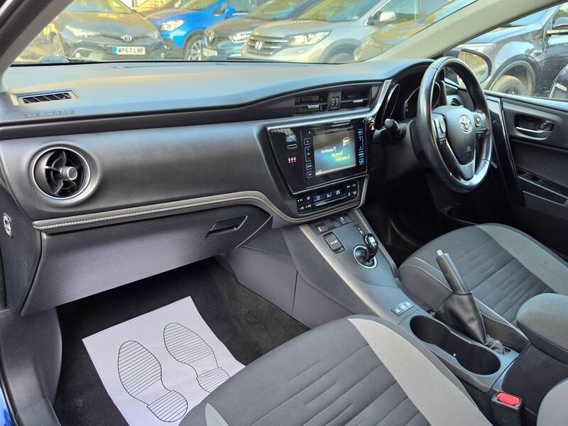 Toyota Auris 1.8 VVT-h Icon Tech CVT Euro 6 (s/s) 5dr thumbnail 26