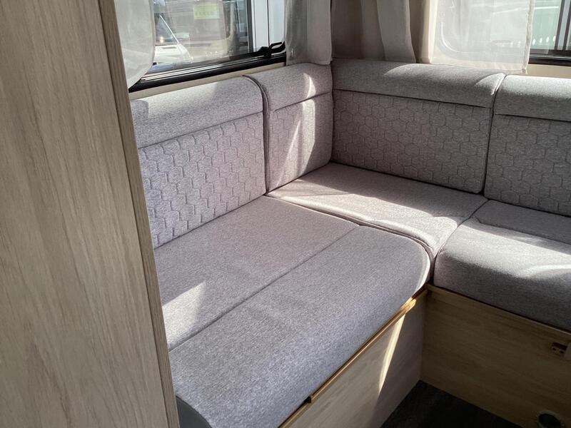 Auto-Trail Expedition C72 — image 19