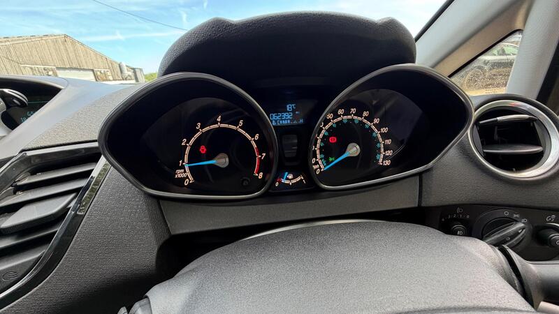 2014 Ford Fiesta — photo 16