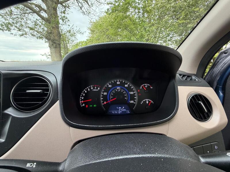 2015 Hyundai i10 — photo 20
