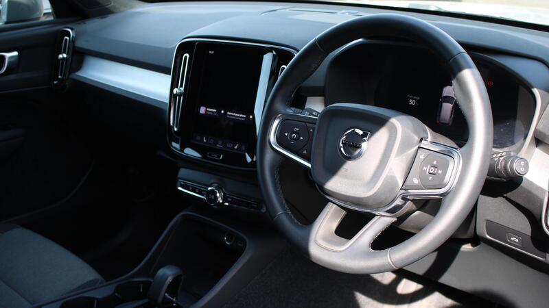 Volvo XC40 view 4