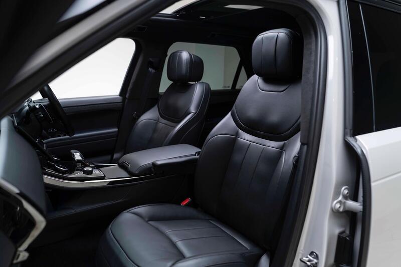 Land Rover Range Rover Sport view 3