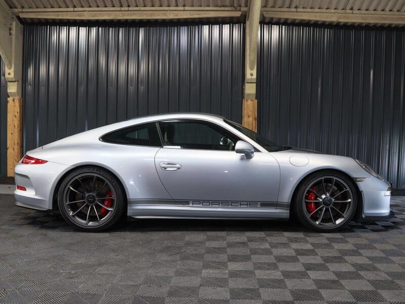 Porsche 911 view 115