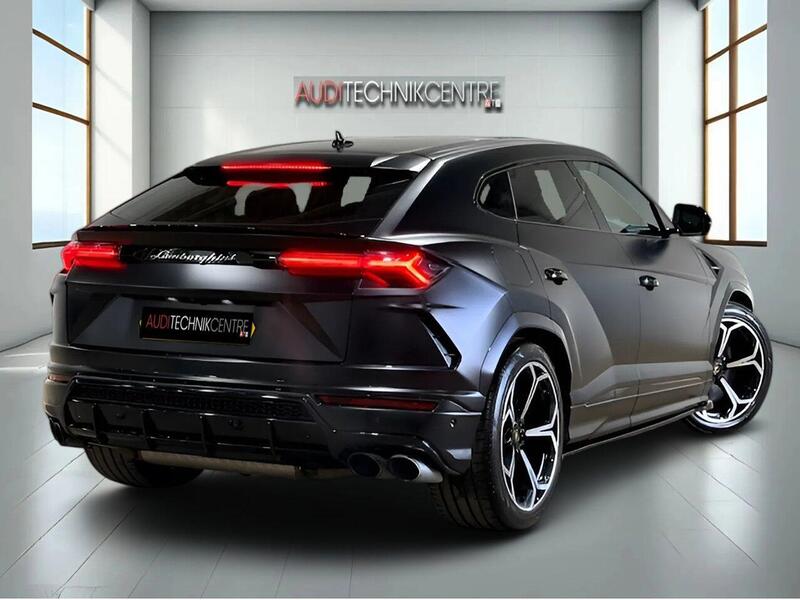 Lamborghini Urus view 6