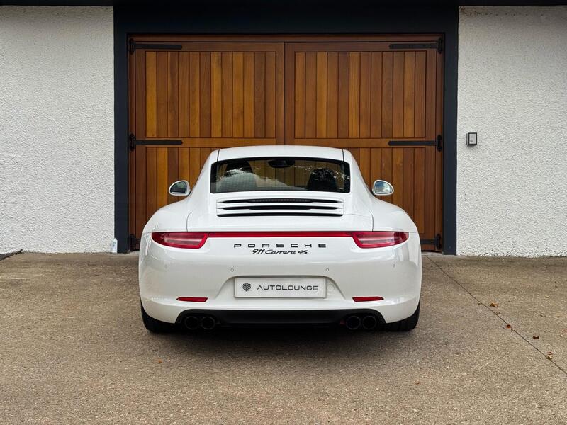 Porsche 911 view 6