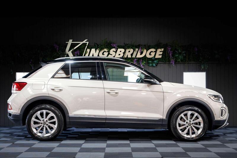 Volkswagen T-Roc view 5