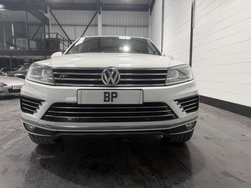 Volkswagen Touareg view 2