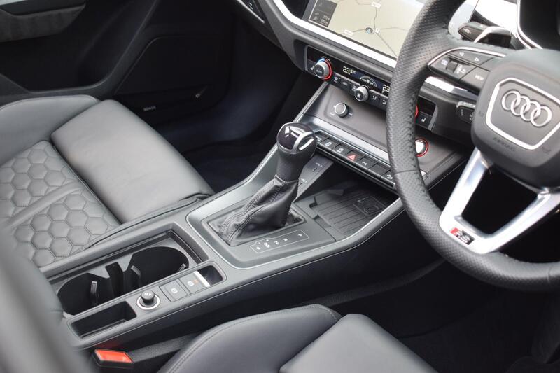 Audi Audi RS Q3 view 6