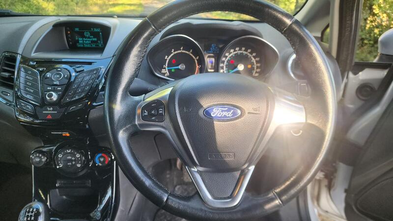 2015 Ford Fiesta — photo 26