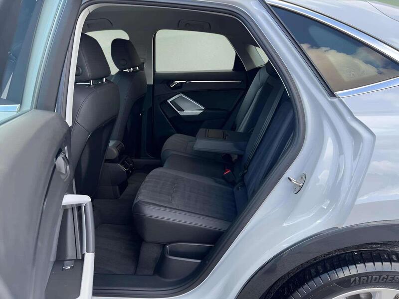 Audi Q3 view 6