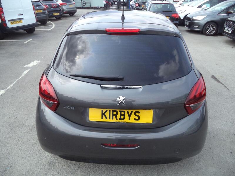 Peugeot 208 view 6