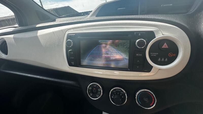 2013 Toyota Yaris — photo 13