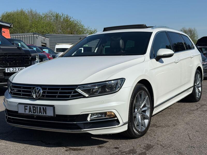 Volkswagen Passat view 3