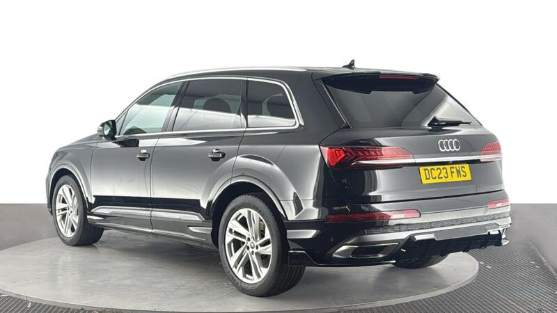 Audi Q7 view 6