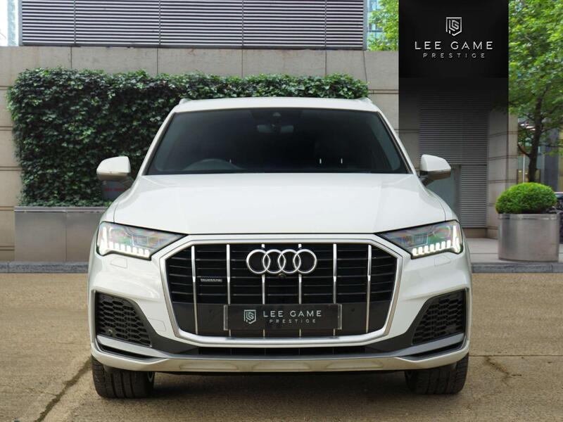 Audi Q7 view 3