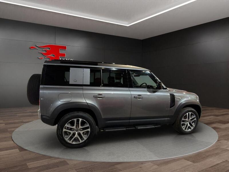 Land Rover Defender 110 view 6