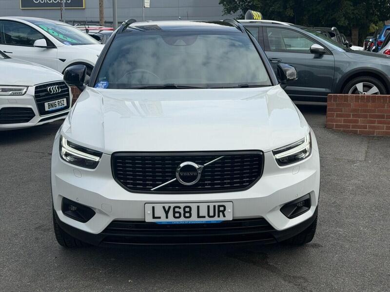 Volvo XC40 view 2