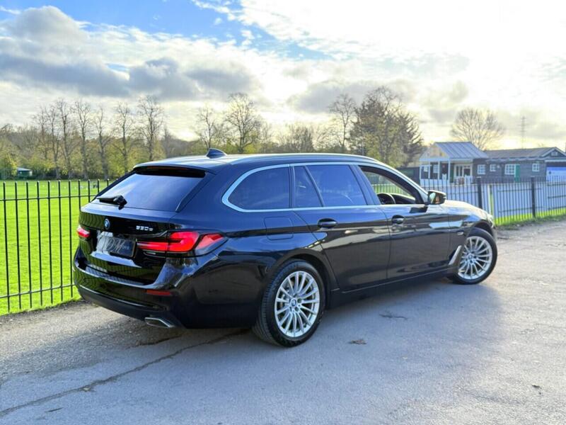 BMW 5 Series view 7