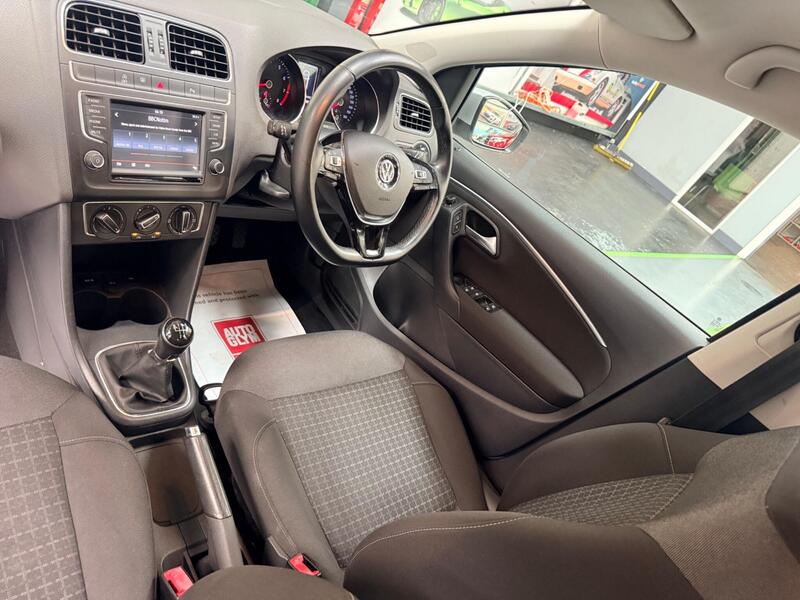 Volkswagen Polo view 3