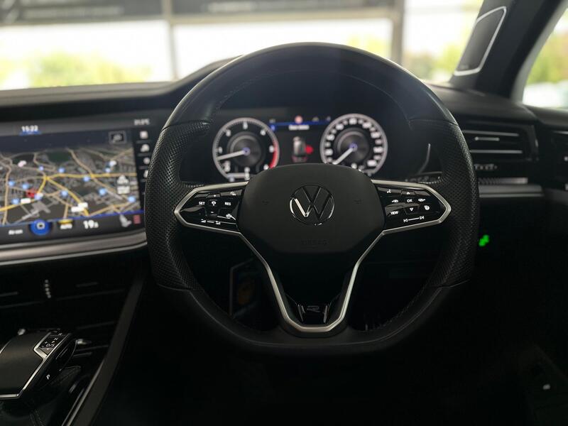 Volkswagen Touareg view 19