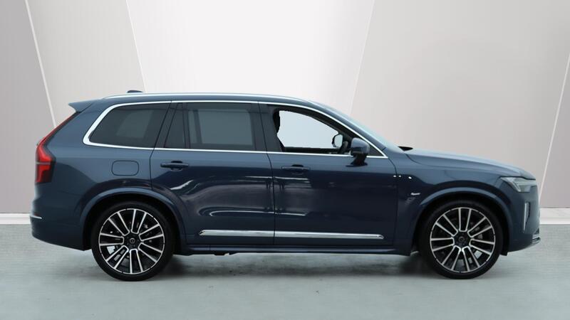Volvo XC90 view 3
