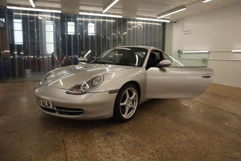 Porsche 911 view 44