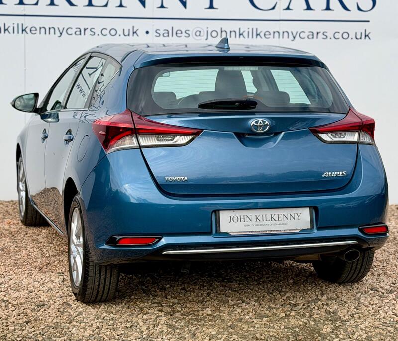 Toyota Auris view 4