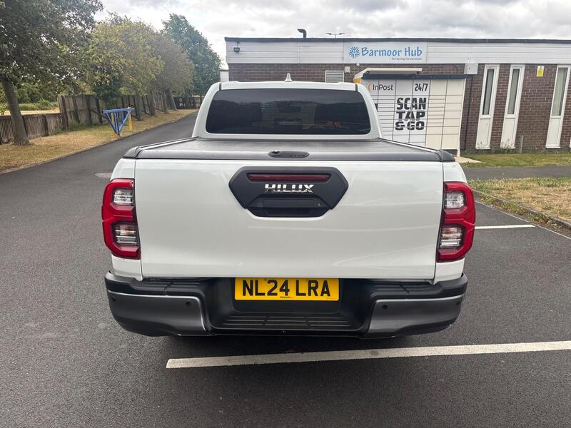 Toyota Hilux view 6