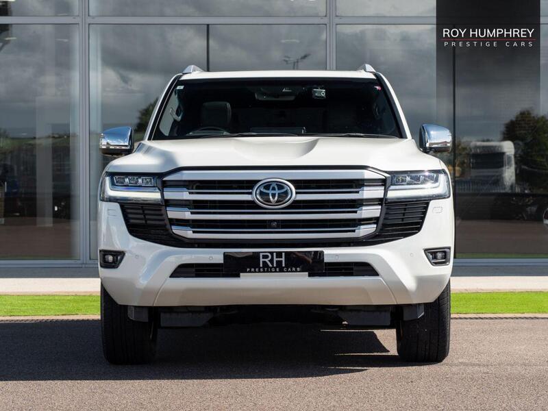 Toyota Land Cruiser view 4