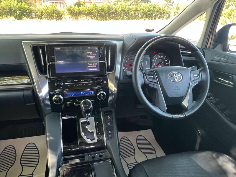 Toyota Alphard view 5
