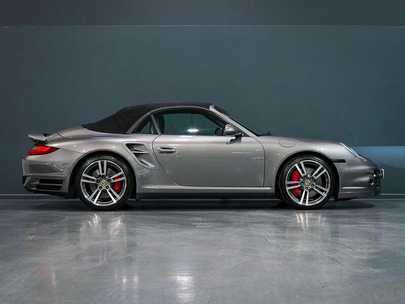Porsche 911 view 3
