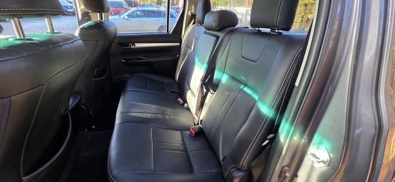 Toyota Hilux view 2