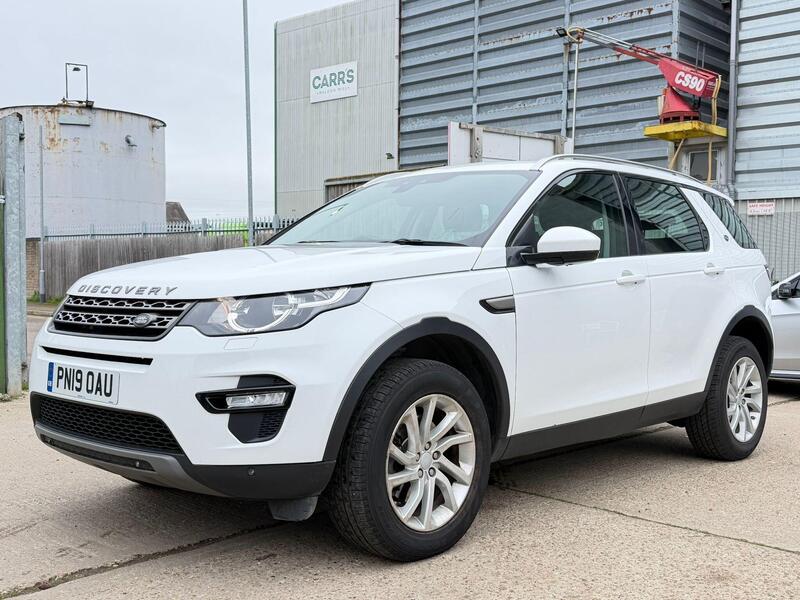 Land Rover Discovery Sport view 3