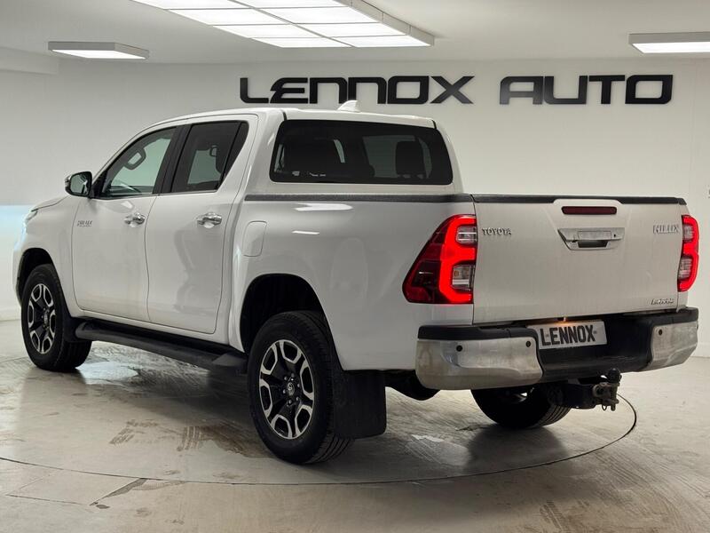 Toyota Hilux view 4