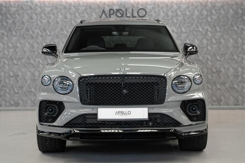 Bentley Bentayga view 3