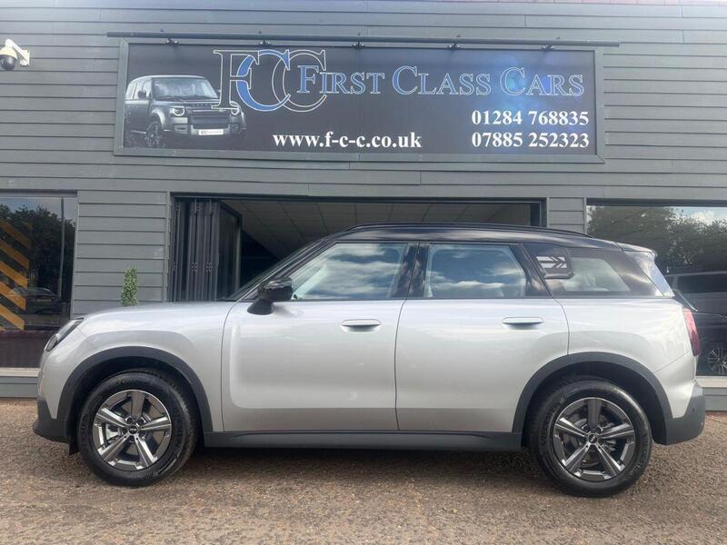 Mini Countryman view 3
