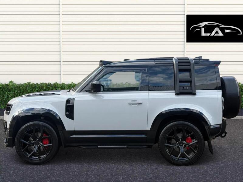 Land Rover Defender view 3