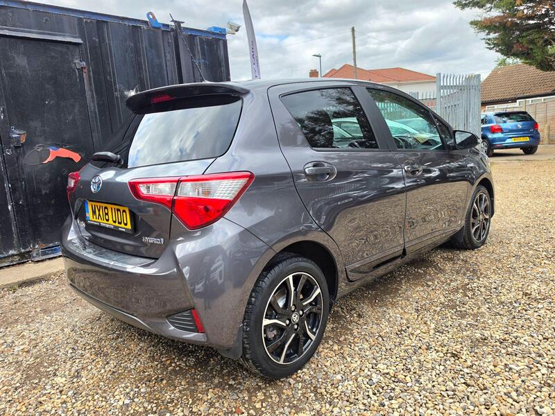 Toyota Yaris 1.5 VVT-h Design E-CVT Euro 6 (s/s) 5dr thumbnail 7