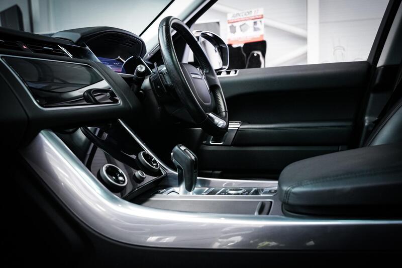 Land Rover Range Rover Sport view 3