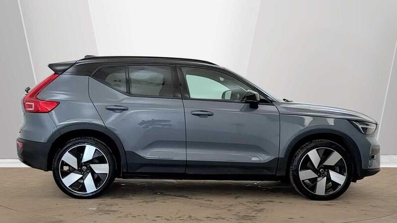 Volvo XC40 view 2