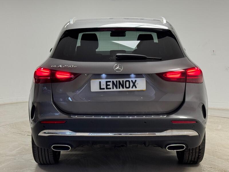 Mercedes-Benz Mercedes-Benz GLA view 5
