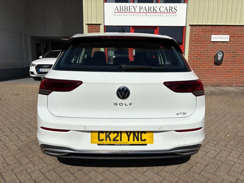 Volkswagen Golf view 4