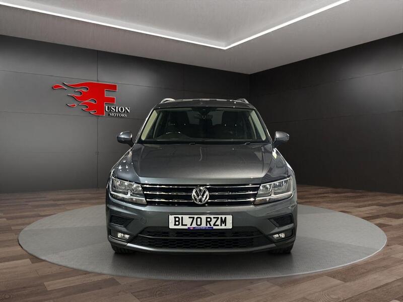 Volkswagen Tiguan Allspace view 2