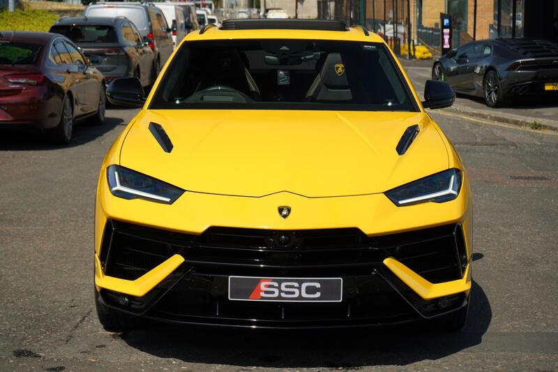 Lamborghini Urus view 6