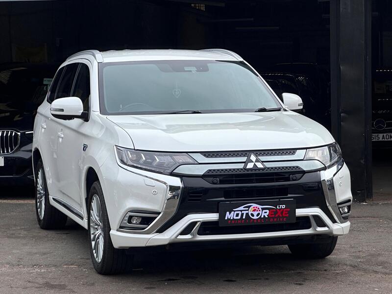 Mitsubishi Outlander view 2